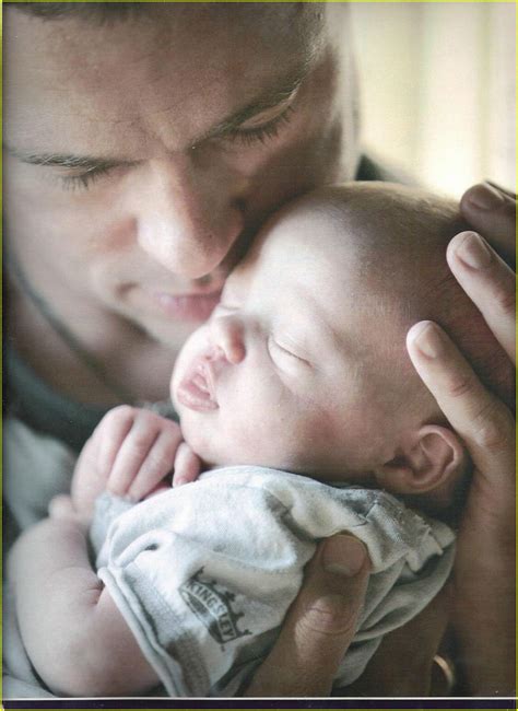 Brad Pitt And Shiloh 1133×1555 Brad Pitt Hijos De Famosos Actores