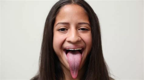 Woman With Huge 45 Inch Tongue Which Could Be The Worlds Longest