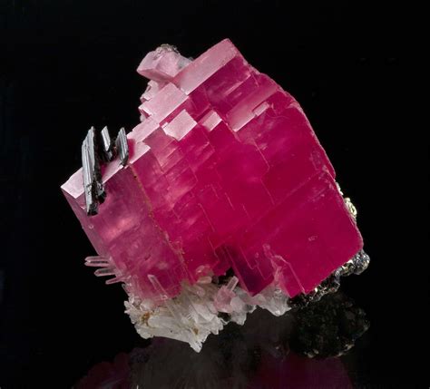 Rhodochrosite With Hubnerite And Quartz Tuc115 206 Sweet Home Mine