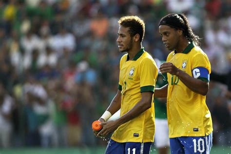 Psg Neymar Rend Hommage à Ronaldinho