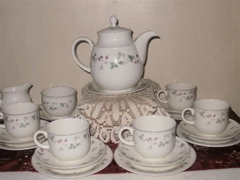 Jomjengokjap Expressions English China Tea Set In Strawberry Pattern Sold