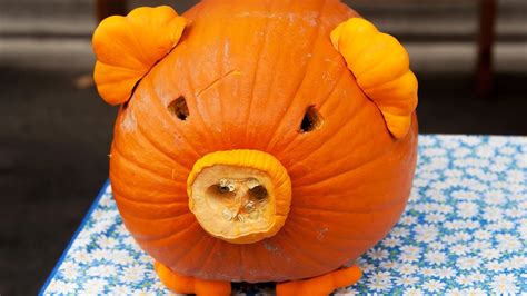 Piggy Pumpkin Carving