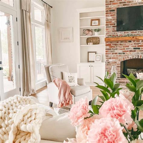 Refreshing Farmhouse Living Room With Cheery Pink Accents Soul And Lane