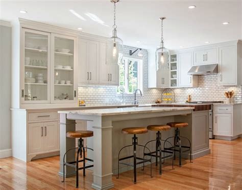 A large single basin accommodates large pots and pans, while the sloped bottom helps with draining and. Modern Farmhouse Kitchens for Gorgeous Fixer Upper Style