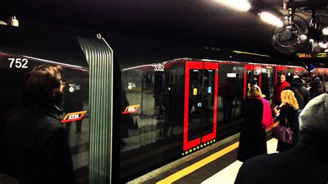 Metropolitana Milano Leonardo Nuovo Treno Atm Metro Linea Rossa