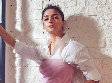 Gangubai Kathiawadi Alia Bhatt Unveils Logo Of Upcoming Biopic First