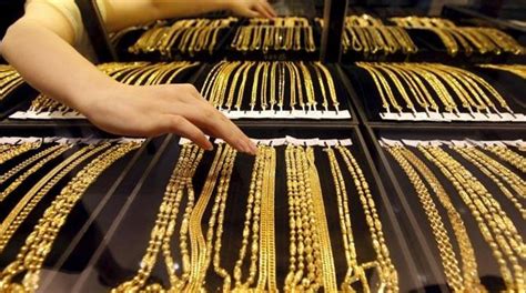 Gold Extends Slide On Rupee Appreciation Price Drops By Rs800 Per Tola