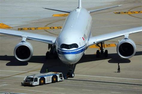 失事飛機殘骸 / 失事飞机残骸 ― shīshì fēijī cánhái ― airplane wreckage. A359是什麼飛機？原來真身是A350-900飛機，客機當中的香港記者 - 每日頭條