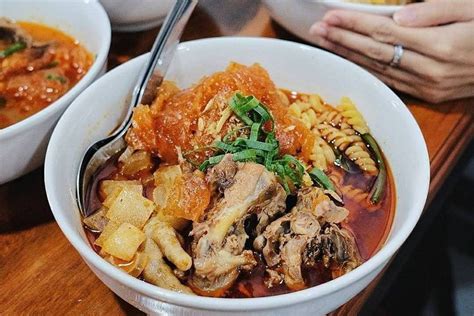 15 Tempat Makan Seblak di Bandung, Isinya Melimpah dan Pedasnya Nikmat