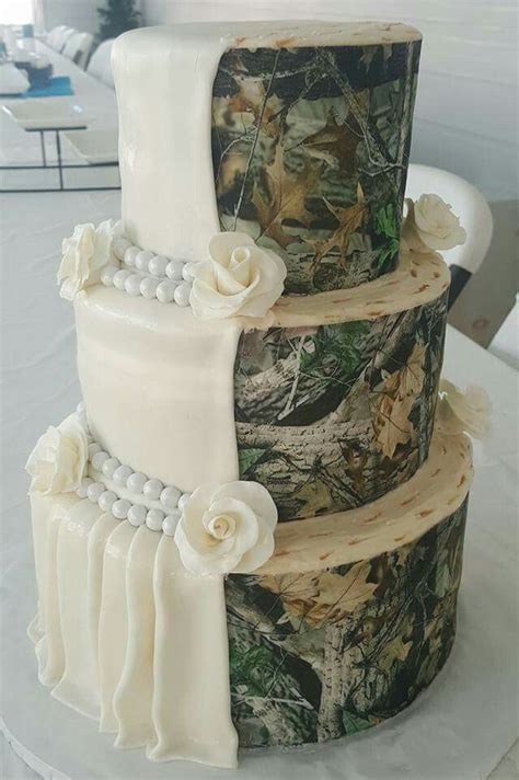 It can be a unique theme for a country wedding, or couples may choose a redneck theme to poke fun while the exterior design of redneck wedding cakes is most important to convey your theme, adding southern flavors to the cake is a fun. I want this for my wedding #halfcamo #love #weddingcake ...