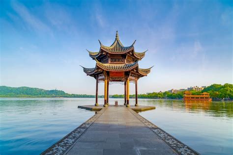 Jixian Pavilion West Lake Hangzhou Premium Photo