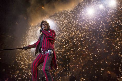 Interview With Alice Cooper Cars Music And His Solid Rock Foundation