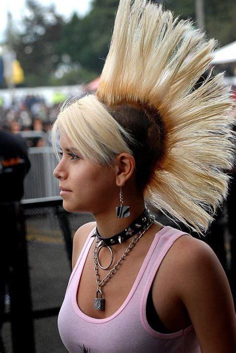 Pin By Chez Nadine On Another State Of Mind Punk Hair Punk Girl