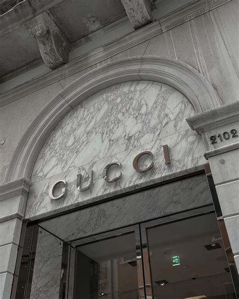 Gucci Store In Venice In 2021 Black Aesthetic Wallpaper Aesthetic