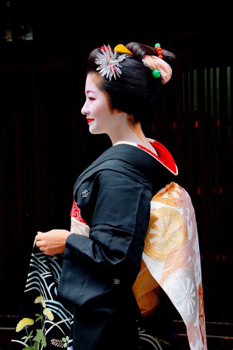 京都の花八朔） 7 20140801 Dsc04651 祇園甲部紗月さん 八朔の日は祇園甲部の芸舞妓衆が正装で日頃 Flickr