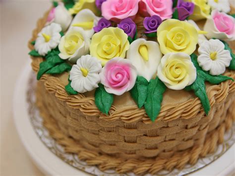 You see, bundt cakes are simply stunning the way they are. How to Learn About Common Cake Decorating Terms: 7 Steps
