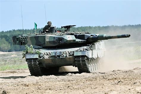Mbt Pol Leopard 2 Pl 18 Weapons Parade