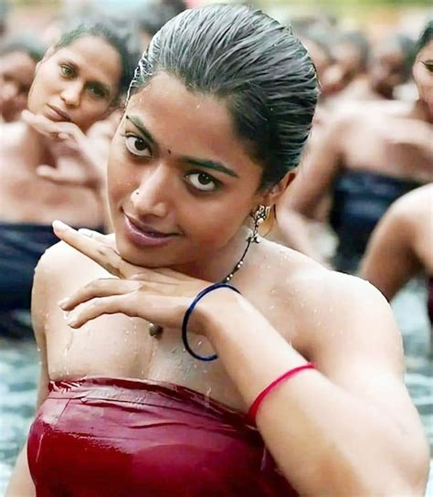 Rashmika Mandanna Stuns With Her Hot Transformation Opposite Allu Arjun