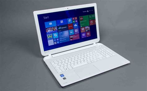 Toshiba L50 B Laptop Met Een Duidelijk Accent Review Tweakers