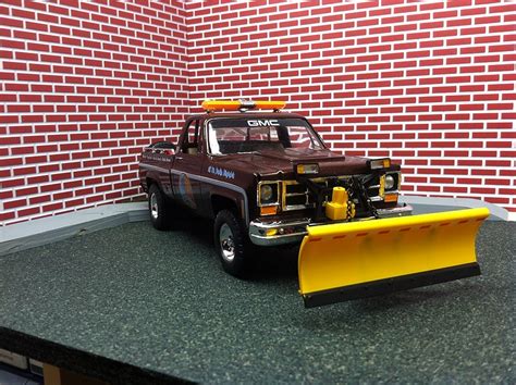 Gmc Pickup With Snow Plow Plastic Model Truck Kit 124 Scale
