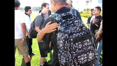 Oliva Munn Omfg Meetup Hugging Fans At Comic Con Youtube