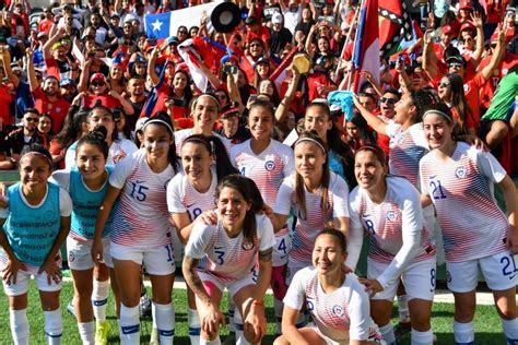 La selección chilena logró este martes una histórica clasificación a los juegos olímpicos de tokio 2020, luego de ganar el repechaje frente a camerún.será. Selección Chilena Femenina perdió en el primer amistoso ...