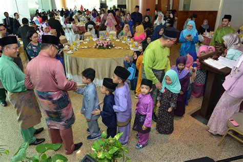 Bantuan rm600 cuma untuk pekerja yang terpaksa. Kerajaan Cadang Beri 'Bonus' Kepada Rakyat Sempena Aidilfitri