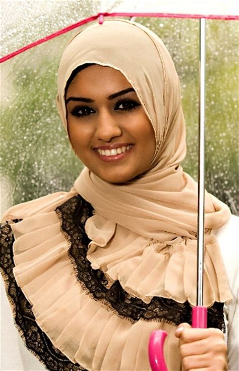 Beauty In A Hijab Check Out The Most Beautiful Muslim Women On Tv Ghafla Arab Girls Hijab