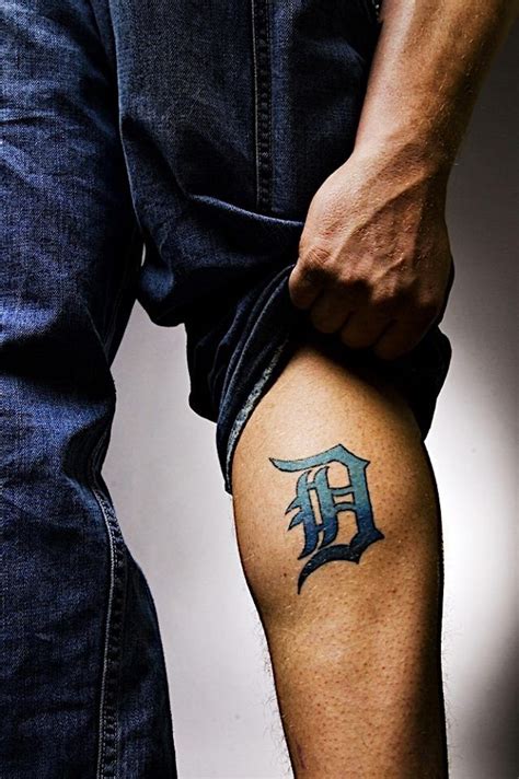 This tattoo is an artistic piece and depicts the distressing life of detroit. Pin by Ćăŕℓά ۵ Ť ۵ FĿŷзя!..♥ on The "D" | Michigan tattoos ...