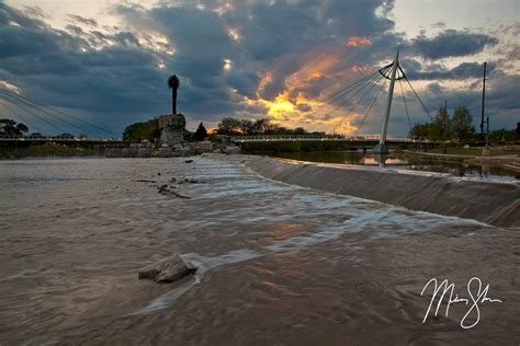 Arkansas River Sunset Keeper Of The Plains Arkansas River Wichita