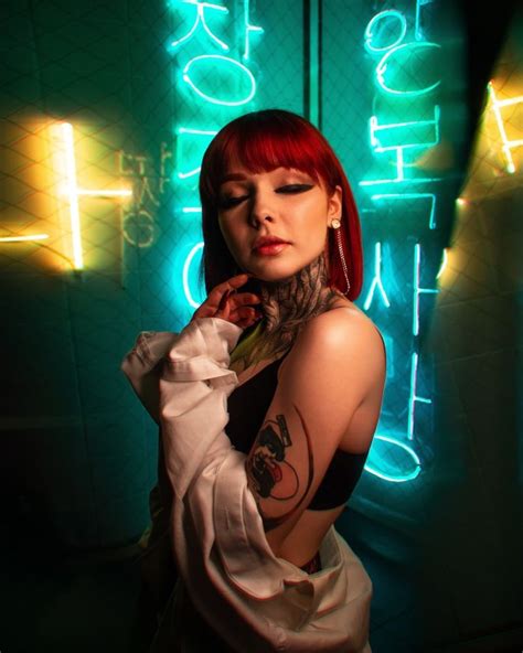 Neon girl | Фотосессия, Неон