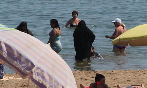 French Court Suspends Burkini Ban The Forward