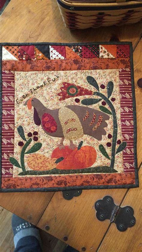 Pin By Charlotte On Applique Fall Quilts Bird Quilt Primitive Quilts