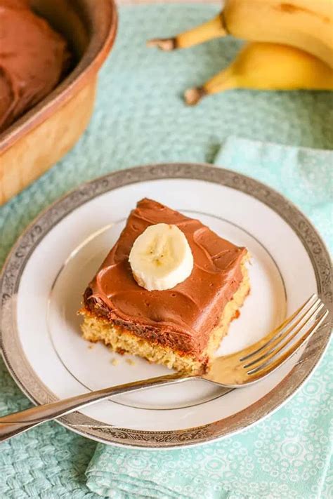 I made these with milk chocolate chips (compliments the banana very well), reduced the baking powder to 1 1/4 tsp, and used 3 (about 1 and 1/4 cups mashed) very ripe but not brown bananas. Banana Cake with Cake Mix in 2020 | Banana recipes ...