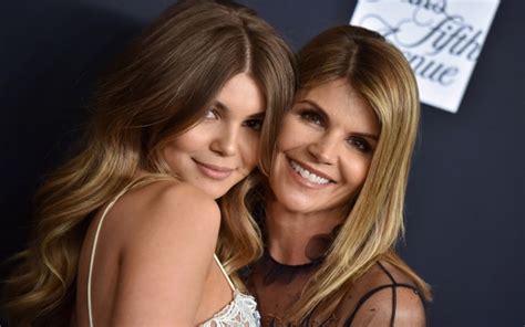 Lori Loughlins Daughter Olivia Jade Is Dropped By Sephora Amid College
