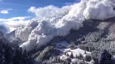 Watch Spectacular Controlled Avalanche In The Swiss Alps