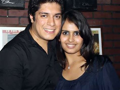 1986 yılında reena dutta ile ilk evliliğini yapan ünlü aktör genç yaşında evlenerek hint medyasını şaşkınlığa uğrattı. Aamir Khans Children| Aamir Khan Junaid Khan| Aamir Khan ...