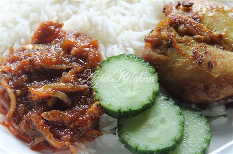 Makanan masih panas dan dibungkus dengan baik. Azie Kitchen: Nasi Lemak Dengan Ayam Goreng Berempah ...