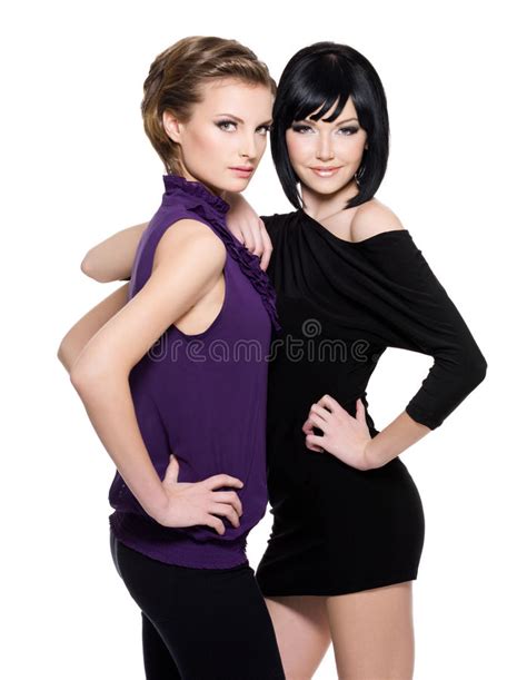 Deux Beaux Jeunes Femmes Sensuels De Charme Photo Stock Image Du