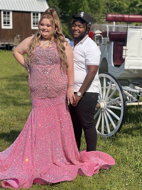 honey boo boo 17 flaunts all pink prom look in new pics but fans all have the same question