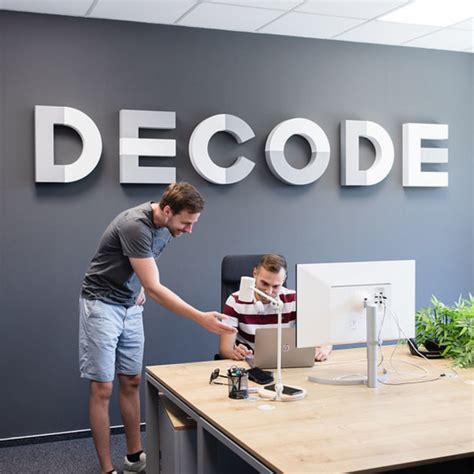 App developers range from students to individuals to hobbyists to trusted and well established companies. How to Hire a Mobile App Developer | DECODE