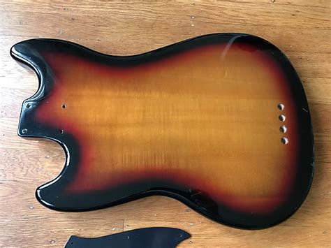 If you do not see your specific model of fender® mustang® listed here, or would like additional modifications not available online. Fender Squier Mustang Bass body & Pickguard - Sunburst ...