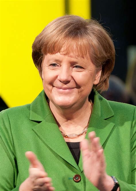 800px 12 03 06 Cebit Eroeffnung Angela Merkel 21 Lucka Schmuckde