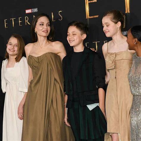 6 Gaya Angelina Jolie Bareng Anak Anaknya Di Karpet Merah Film
