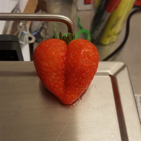 Nearly Perfect Heart Shaped Strawberry Rmildlyinteresting