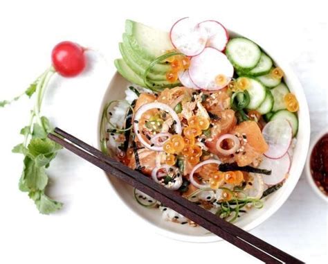 Retrouvez nos recettes végétariennes simples et savoureuses, ainsi que nos conseils et astuces de cuisine. Bol poke au saumon | Recette | Plat avec du riz, Recette ...