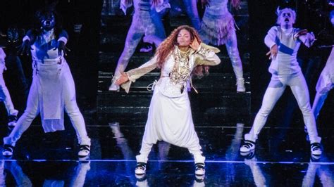 Review Janet Jackson On Unbreakable Tour Shows Off Her Demure Side