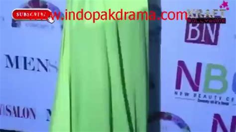 Geeta Basra Pulling Up Her Tight Dress Video Dailymotion