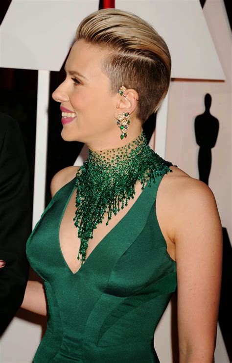 Scarlett Johansson Looks Dress And Hairstyle At Oscar