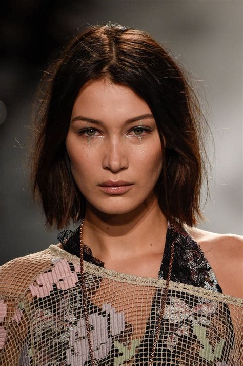 28 New Midlength Looks To Inspire Your Next Haircut Bella Hadid Short